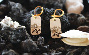 Short Lehua Engraved Earring